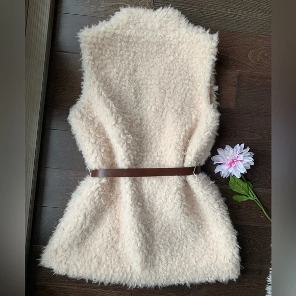 Los Angeles Barcelona ‘ARUM’ Sleeveless Jacket - Picture 11 of 16